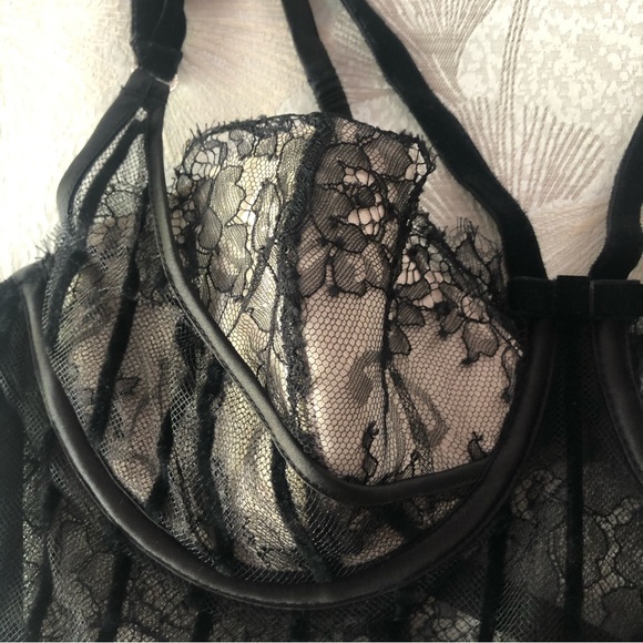 Victorias Secret Designer Collection Fashion Show velvet lace bra 36C New - Picture 2 of 8